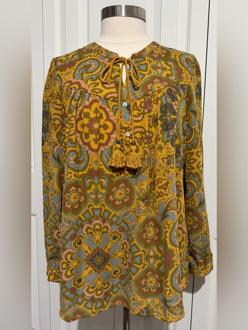 2 for $20 DR2 Tie Front Blouse Roll Up Button Sleeves Gold Paisley SZ M NWOT